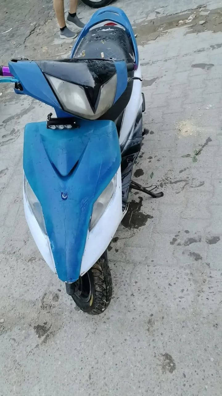 سلام عليكم ماكس ثعلب او GTR الدراجة للبيع مديل 2005 كابريتر  تجفيت جديد قبل اقل من شهر بس بدلت دهن و حطيت مال سيارات كامت تدخن حطيت دهن مالت دراجة بقت نفس الشي و سالئت المصلحين كالو لاستيك ولف بس الدراجة غير التدخين كاملة ما ناقصهة شي كهربيات او كلاجات بيهة قبق فلاوين رياضي يدات بريك رياضي التايرات الامامي جديد و الخلفي نص عمر شرط شلعة و معدل طيران باتري جديد 2026 نكرة سلف شوكت ما يعجبك و الفلنجات مال البريك المامي يراد تبديل لان يطخن البريك الامامي او الخلفي بل مكان بنزات جديدة الدراجة كاملة علة ايدي بي يراد تبديل لاستيك ولف و ترجع جديدة المكان الدورة *********** السعر 275 و بيهة مجال
