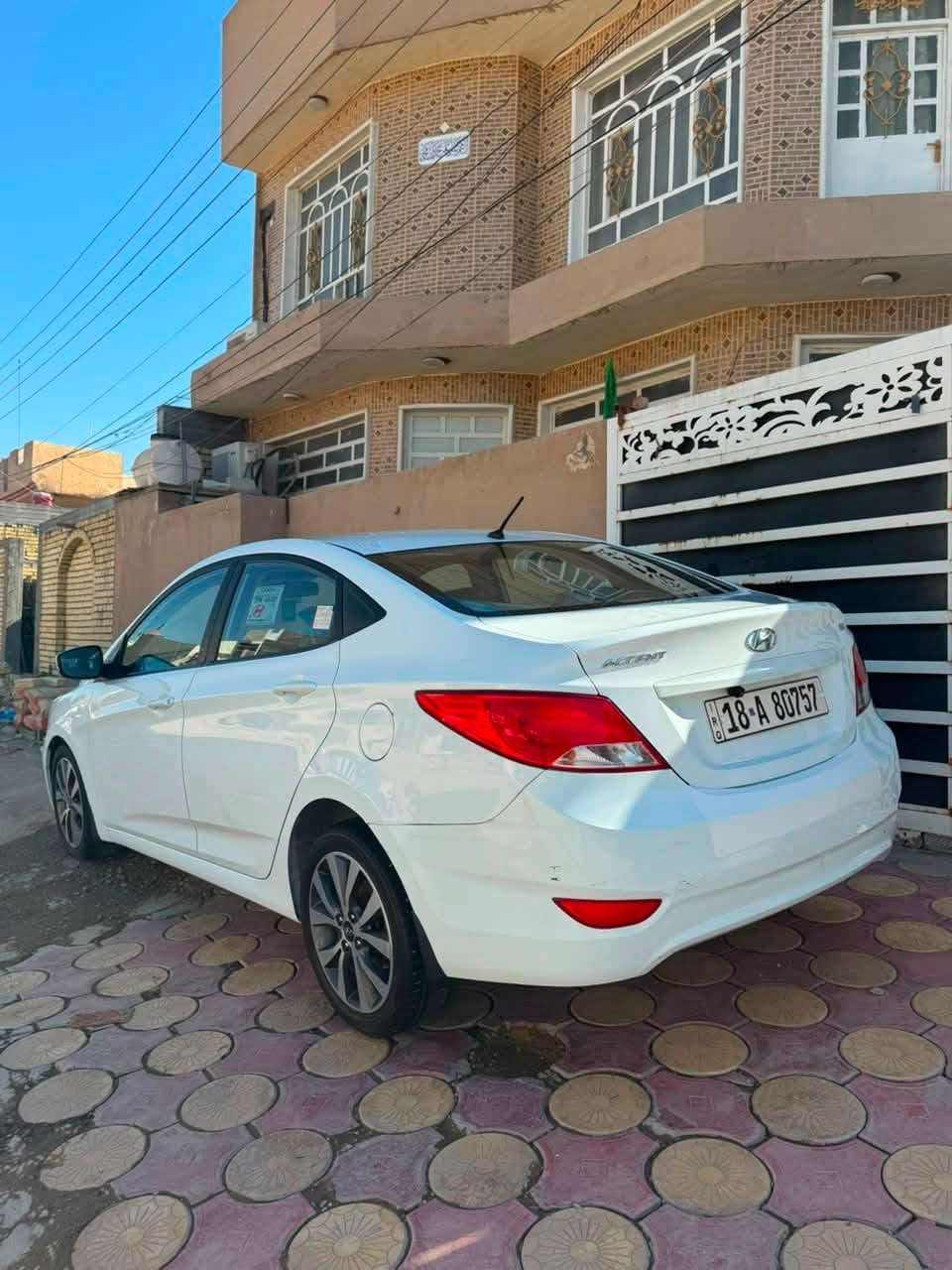 السلام عليكم اكسنت 2017خليجيه بيه شبر صبغ بين الباب الامامي والجاملغ جهه السايق الباقي كفاله ١١٢ بيه مجال بصيط 
عنواني حله شارع 60 
***********
