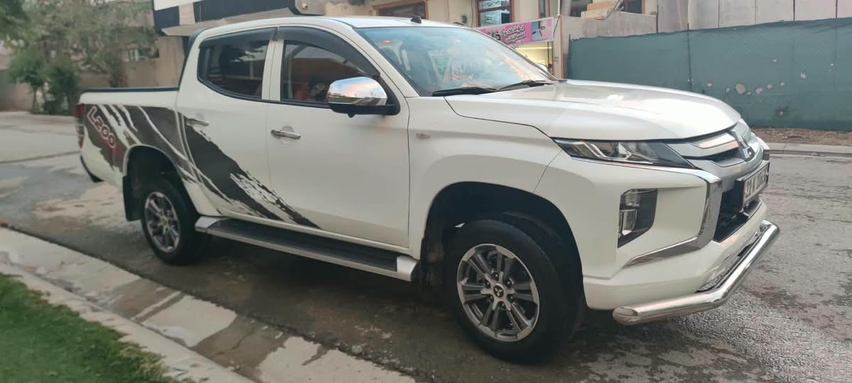 ميتسوبيشي L200 • ٢٠٢٣ • ٤٣٠٠٠ كم