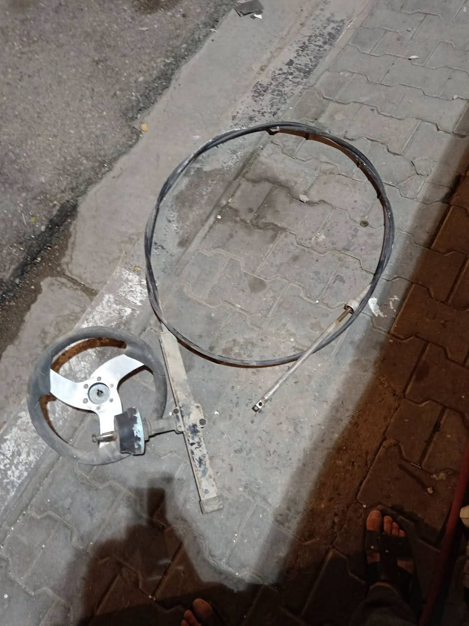 السلام عليكم سليت زورق شغال ماي سعر ٧٥ بي مجال مكان بصره ***********
