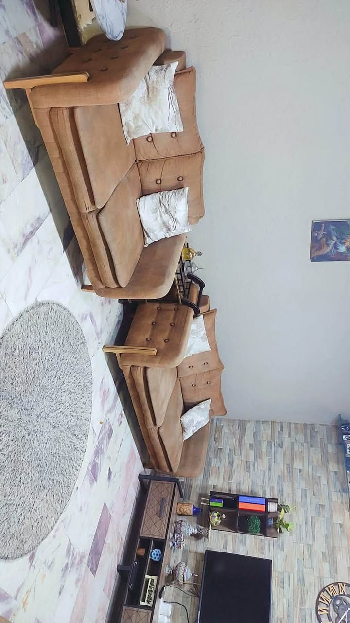 تخمً مستخدم للبيع يتحول سرير   السعر 350 مكان بغداد الزعفرانيه ***********
