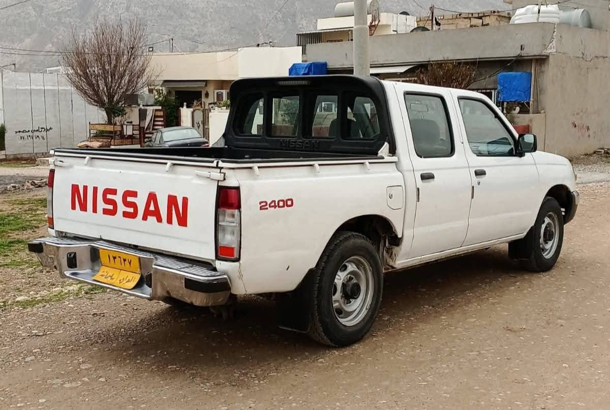نیسان 2002 پاوەر سەنەوی و ڕەقەم تازەیە تەبریدە دوو پەڵە بۆیاخی هەیە نرخ 90$ مەجال ژمارە  ***********
