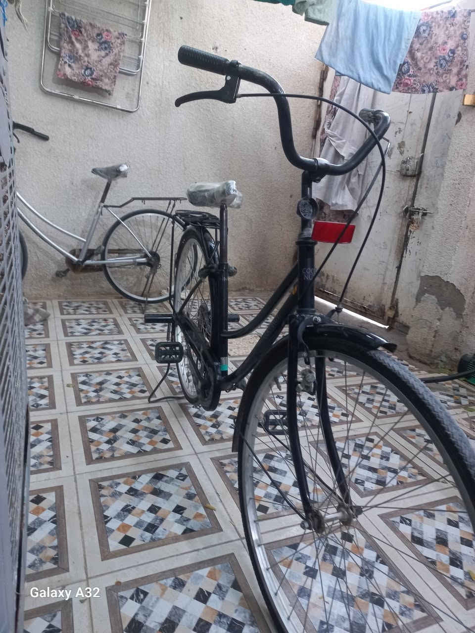 سلام عليكم 

بايسكل للبيع نضيف موديل 2022 حجم 27 ما عوزه شي سعره 90وبي مجال  عنواني كربلاء شارع المدرسي  الرقم الاستفسار ***********

