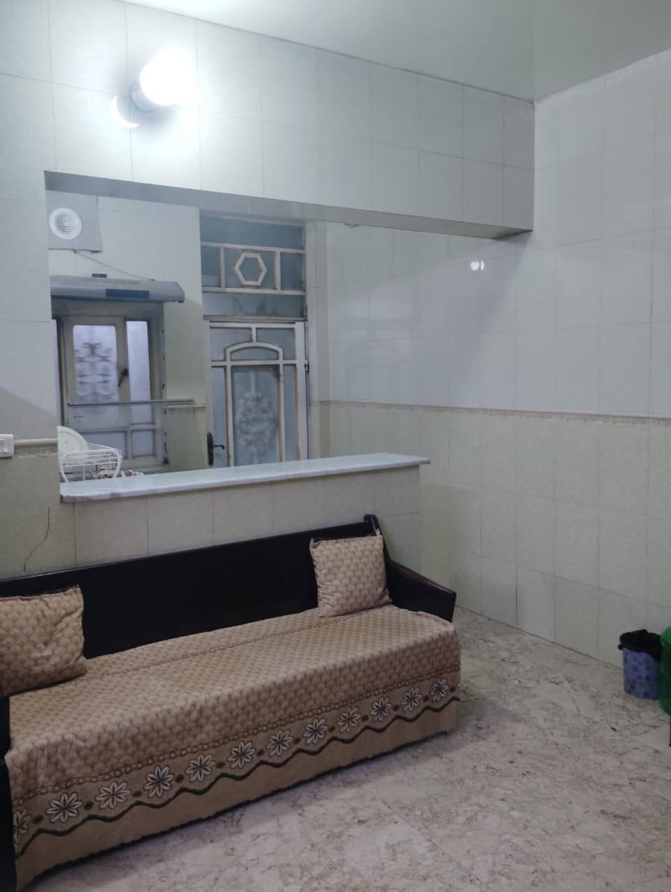 تحيه طيبه للبيع دار ملك صرف حي الجامعه بناء سنه 2021.   عالي عن الشارع 4 نوم استقبال كراج حديقه مطبخ كلدور خدمات منطقه كامله الخدمات السعر 650 وقابل للتفاوض المساحه 300 م واجه 15 نزال 20 م

نص مكتوب في الصور:
- 16 فرداً و5 كيانات مرتبطين بحزب الله على قائمة الإرهاب المحلية
- تسليم سفير إيران مذكرة احتجاج على محاولة تسلل عناصر بالحرس الثوري للبلاد