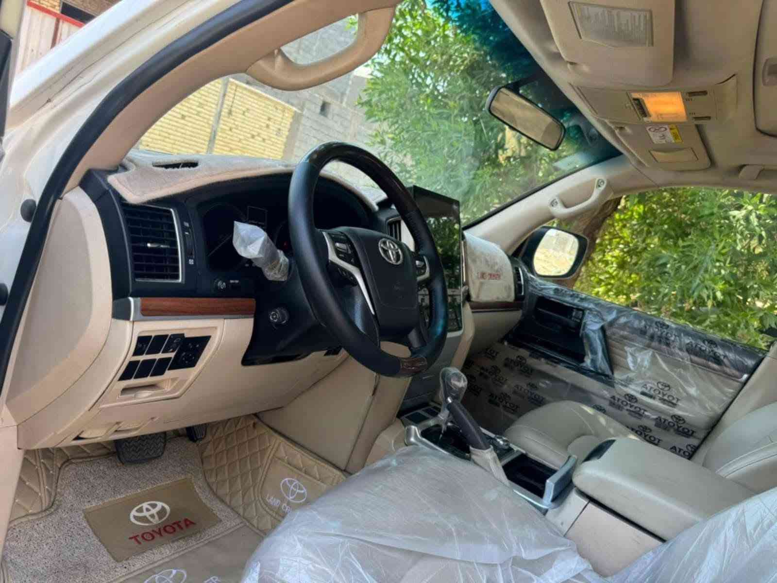 لاندكروزر • ٢٠٢١ • رقم بغداد