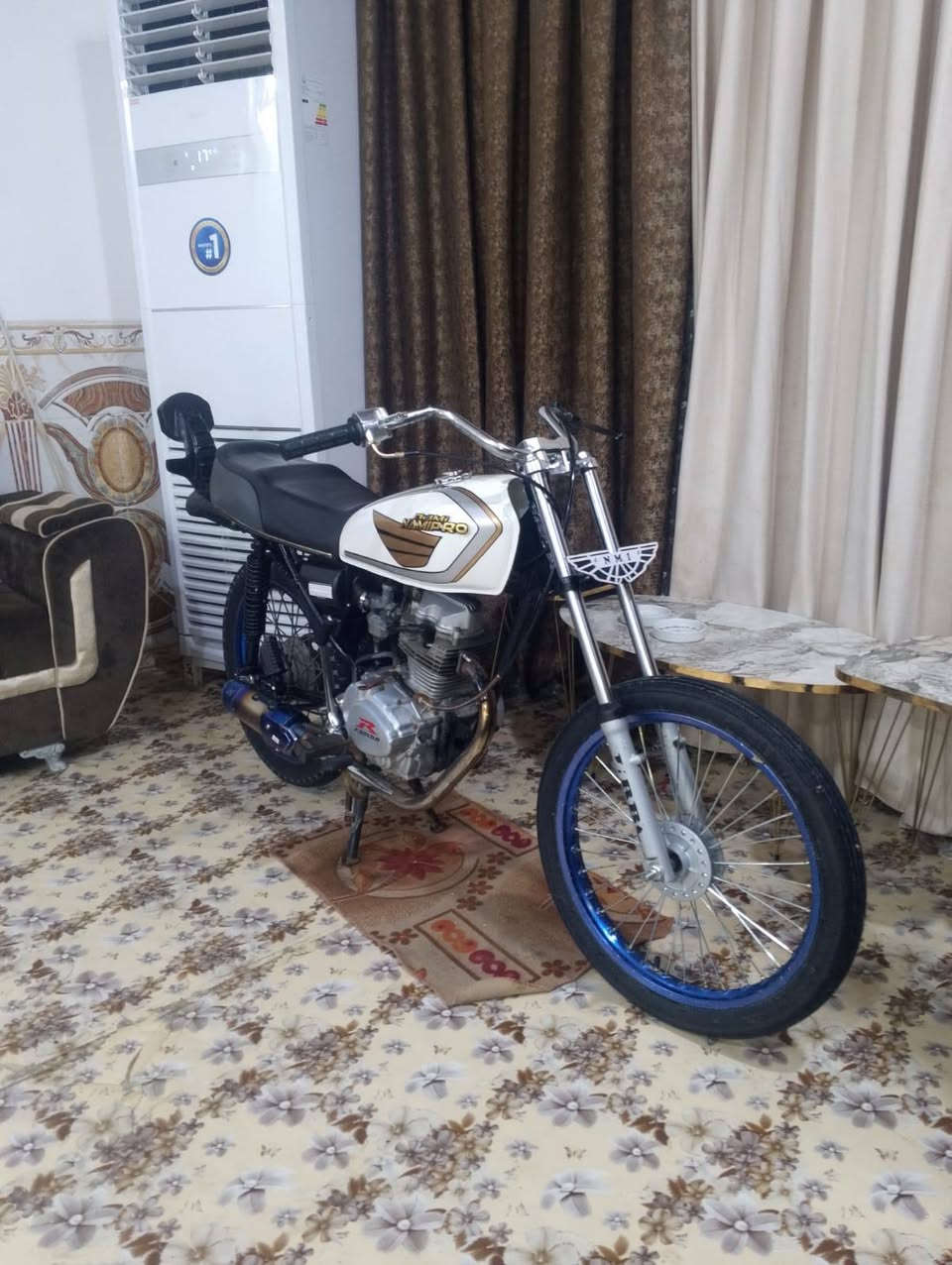 سلام عليكم دراجه رابيدو مكينه لا خيط ولا تنقيص دراجه قبل سبوع من شاد الاغراض مكينه ساعه ومعدل كلش قوي  كزوز رياضي كامله من كل نواحي مكاني القرنه ناحيه ثغر منطقه العلوه البياع شراي ابد لا تتصل ولا تراسل سعرها ٥٠٠ وبيها مجال للشراي رقمي ***********
