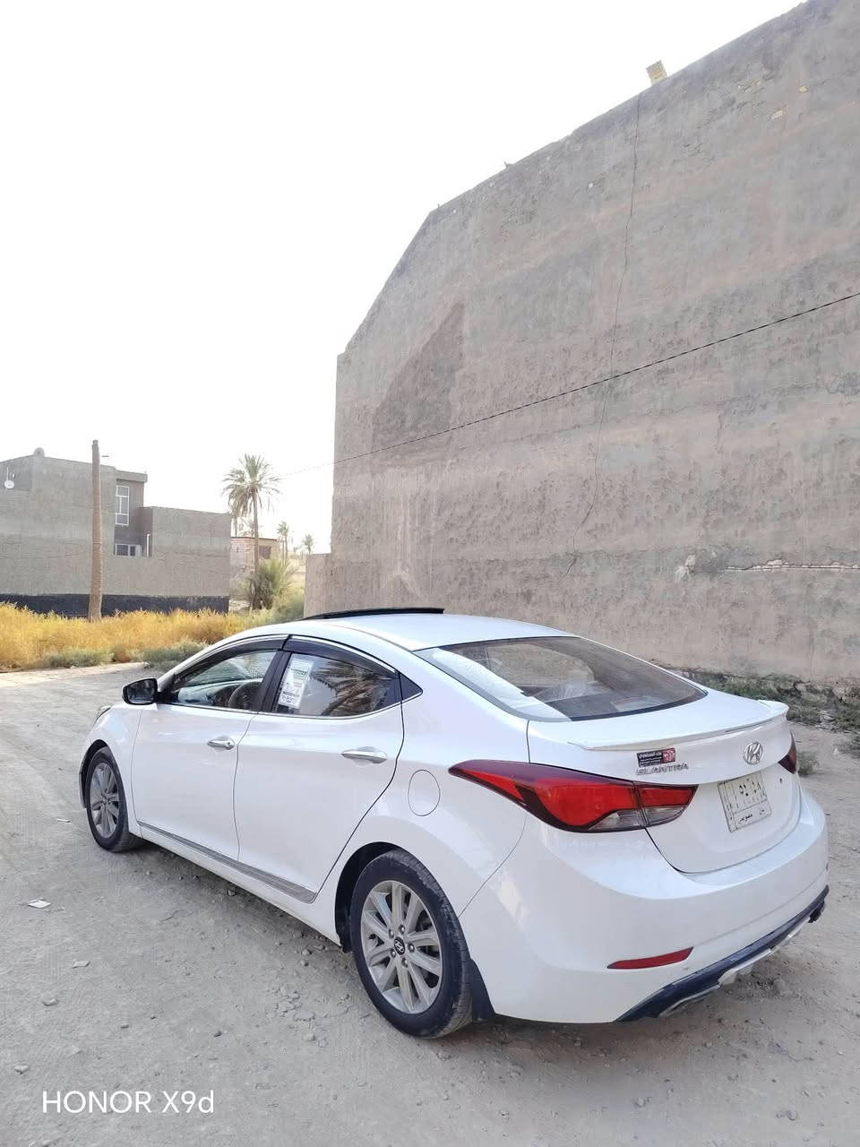 سلام عليكم لنترا موديل 2016 خليجي بيه نص الباب فقط بدون دواخل والباقي كفاله عامه مكينه كير تبريد حداديه تخم تاير كله جديد رقم بابل بسمي تحويل ثاني يوم السعر 113وبيه مجال قليل مكان بابل حله رقمي  ***********

نص مكتوب في الصور:
- HONOR X9d