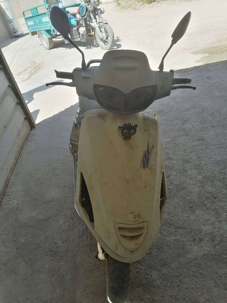 دراجه متروكه للبيع السعر ب 125 وبيها مجال مستعجل على بيعتها العنوان حله ورديه خارج مقابيل العلوه مخضر رقم ***********
