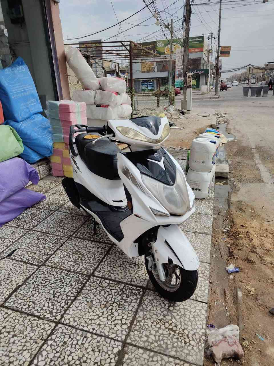 السلام عليكم للبيع دراجة سكنس سوبر
الدراجة حلوة وما ناقصها يي شي مكينة كفالة كفراتها نضافة 85/100
للأستفسار متواجد خاص 
***********
سعر 450 وبيهاا مجال
