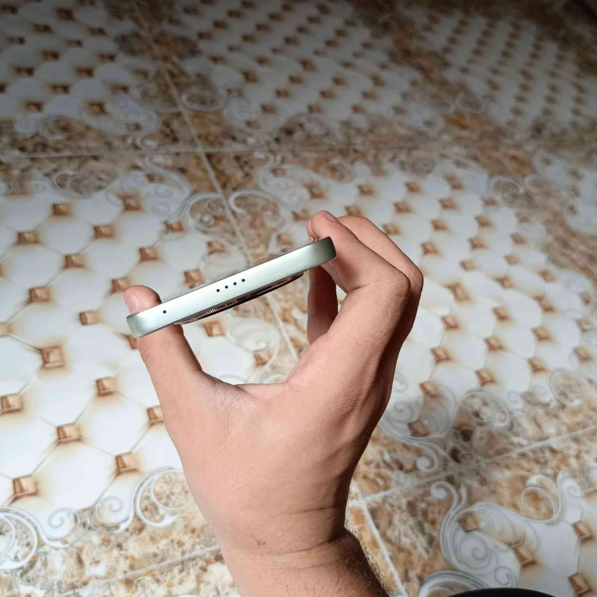 السلام عليكم .هونر اكس9دي. للبيعجهاز جديد مستخدم شهر اونص
رام:12+12
ذاكره :256 
بطاريه:8300
كامره :108 ميكه بكسل 
يشغل :90افريم بوبجي اوباقي العاب عله 120
ملحقات:كفرين اوشاحنه اوسماعه
السعر :425اوبيه مجال للشراي حك الجيه 
مكاني:كركوك حي العسكري 
التواصل :مراسلت الصفحه اوالاتصال عله هذا الرقم: ***********
