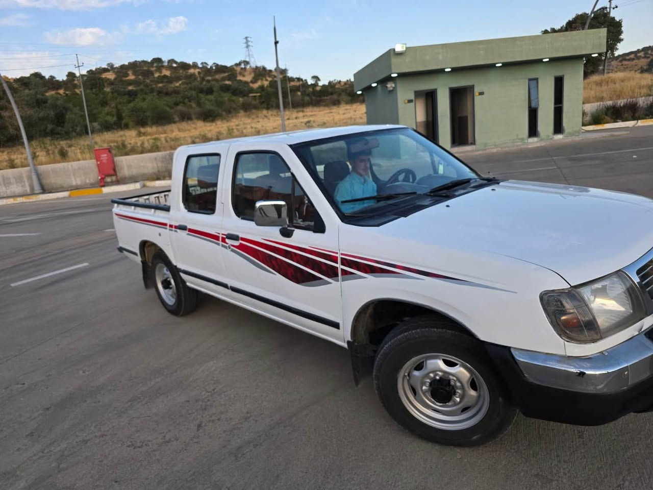 نسان پیکاپ  مۆدێل 2002
ناوسوچوارجام کارەبا
قوفل مەرکەزی دەبڵ گێچو 
مەکینەی بەخ تەبرید لەگەڵ سویچ🥶

چوارتایەی لۆک سەنەوی تازە 
بەناوی خۆمەوەیە ڕەقەم سلێمانی
 گێڕو مەکینەو ئەکسلی بەشەرت 
سەیارەکە زۆر زۆر جوانە ماڵی دۆستە
 دوسێ پەڵە کارتی هەیە

ژمارەی خاوەنی سەیارە
***********
***********
