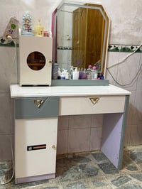 ميز مرايه • نظيف • بيه مجال