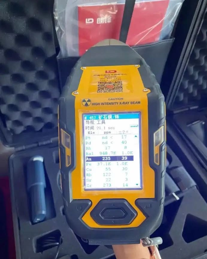 للبيع بسعر مغر 
جهاز كاشف تحليل المعادن Niton XL2 XRF لفحص السبائك والمعادن
يستخدم لفحص:
السبائك، المعادن الثمينة، الخامات، والمحولات الحفازة (الكاتاليزر)، ويمكنه قياس الذهب والفضة والنحاس والحديد والنيكل والكوبالت والموليبدينوم والبلاتين وغيرها.
