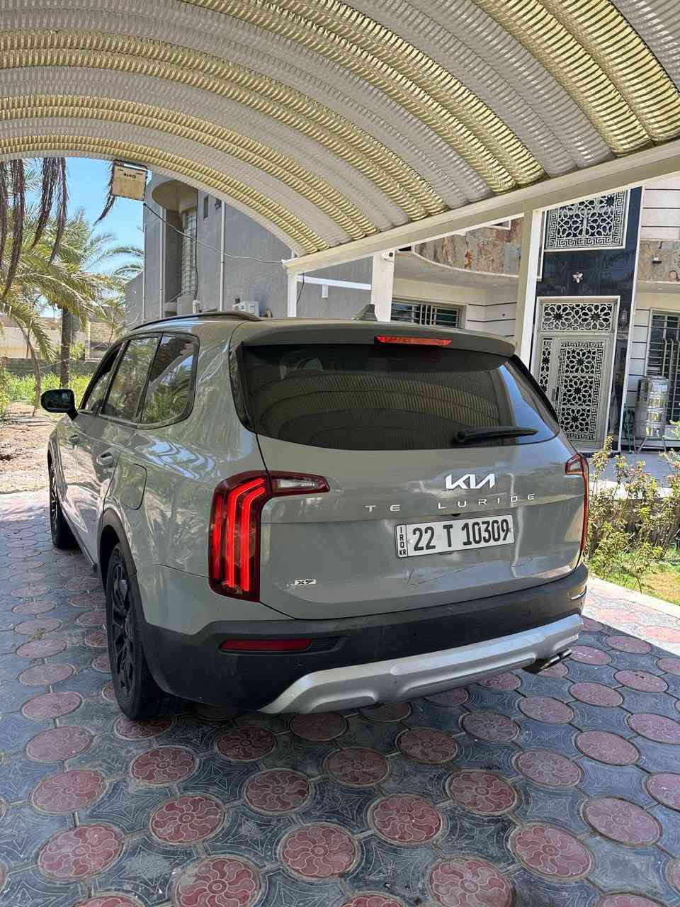 السلام عليكم جميعاً 🌹
🚘 للبيع كيا تيلورايد 2022 – فئة Prestige

🔹 الموديل: 2022
🔹 اللون: سمنتي مميز 🤍
🔹 الفئة: Prestige – أعلى فئة
🔹 المواصفات: فول فول فول 🔥
🔹 الحادث: فقط جام الخلفي + قبق الجنطة
🔹 الإيرباكات: بدون إيرباك
🔹 باقي السيارة: كفالة عامة، نظيفة وسليمة

✨ المواصفات: • فتحة سقف بانوراما
• جلد فاخر
• تبريد وتسخين مقاعد
• مقاعد كهربائية
• ذاكرة مقعد السائق
• شاشة كبيرة ونظام ملاحة
• كاميرات 360°
• حساسات أمامية وخلفية
• رادار ومثبت سرعة متكيف
• تحذير النقطة العمياء
• تحذير مغادرة المسار
• فرملة طوارئ
• تشغيل بصمة/دخول ذكي
• تشغيل عن بُعد
• باب خلفي كهربائي
• دبل/دفع رباعي
• نظام صوت فاخر
• تحكم بالمقود
• 7 مقاعد
• مواصفات أمان وراحة كاملة
• سنويه وهزه جديده 

📞 للاستفسار والتفاصيل:  *********** بسعر مناسب
