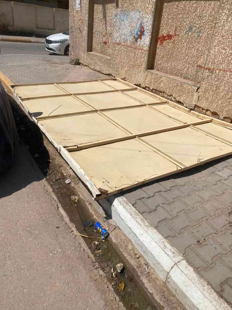 عمارية للبيع جاهزه مصبوغه وكامله الطول ٤ أمتار والعرض مترتين و٦٠ الرميثه حي المعلمين 
رقم الهاتف ***********
