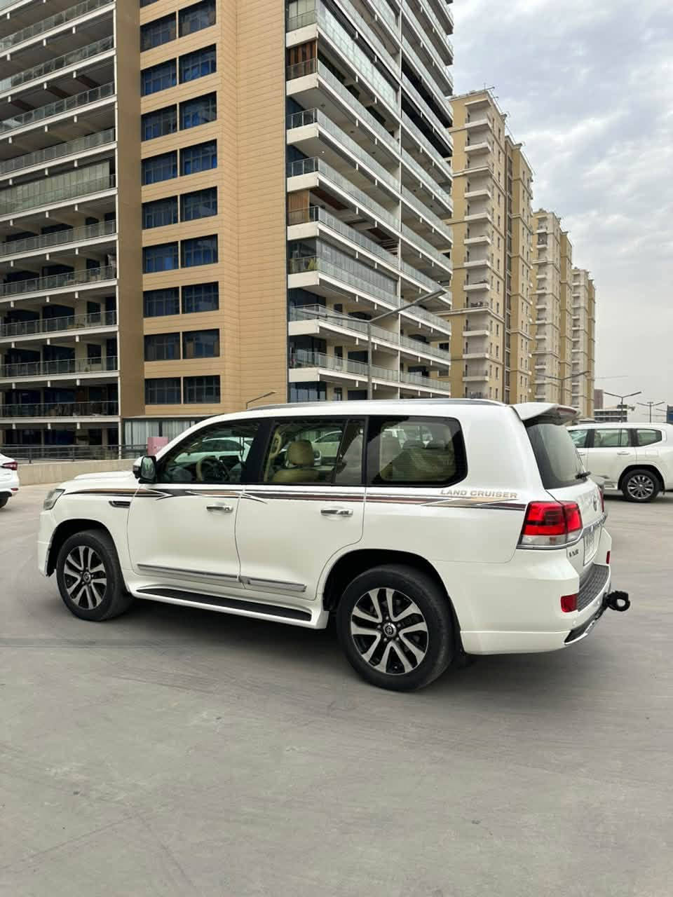 لاندكروز VXS • ٢٠١٦ • ٦٨٠٠٠ كم