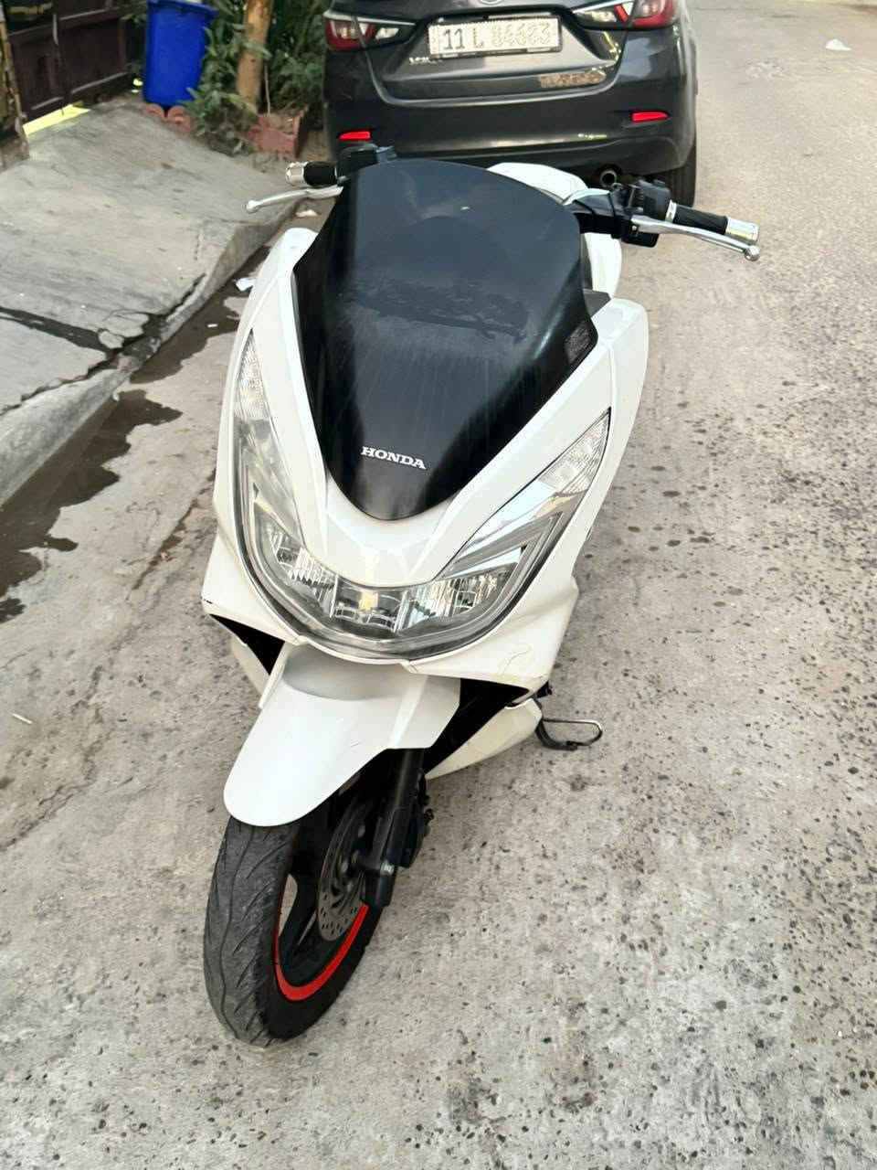 سلام عليكم pcx جيل الثاني ياباني 
دراجه كارتونه كفاله عامه كفاله من الويل الخلفي لويل الامامي دراجة ماشيه 39الف 
عنواني بغداد 
رقم الهاتف ***********
