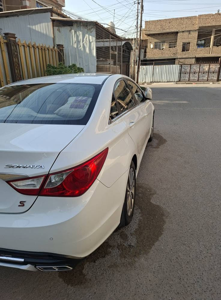 السلام عليكم سوناتا خليجي مضلع موديل ١١ محرك جيد مامفتوح وكير جيدايضا بدون صبغ حتى الدعاميات ماعده بارد بالهلال الخلفي للاستفسار على الرقم *********** بغداد, العراق
