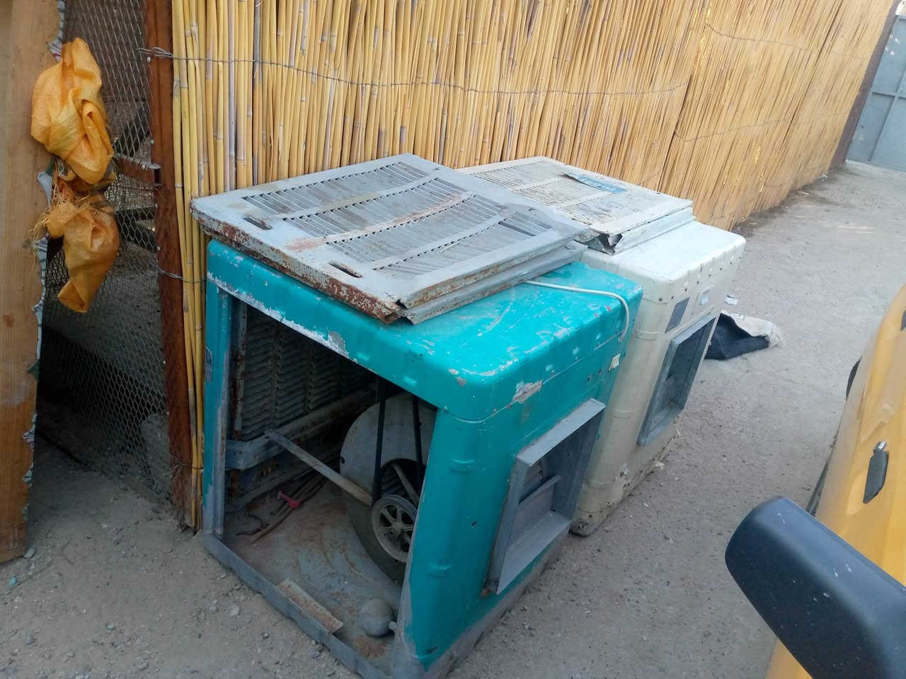 سلام عليكم اخون متاح مبردات 2 انضاف جدٱ  السعر125 //ثلاجه بيكو نضيفه جدٱ السعر 110/مجمده حجم وسط نضيفه جدا السعر150/ كاروك جديد السعر 125 الرقم ***********
