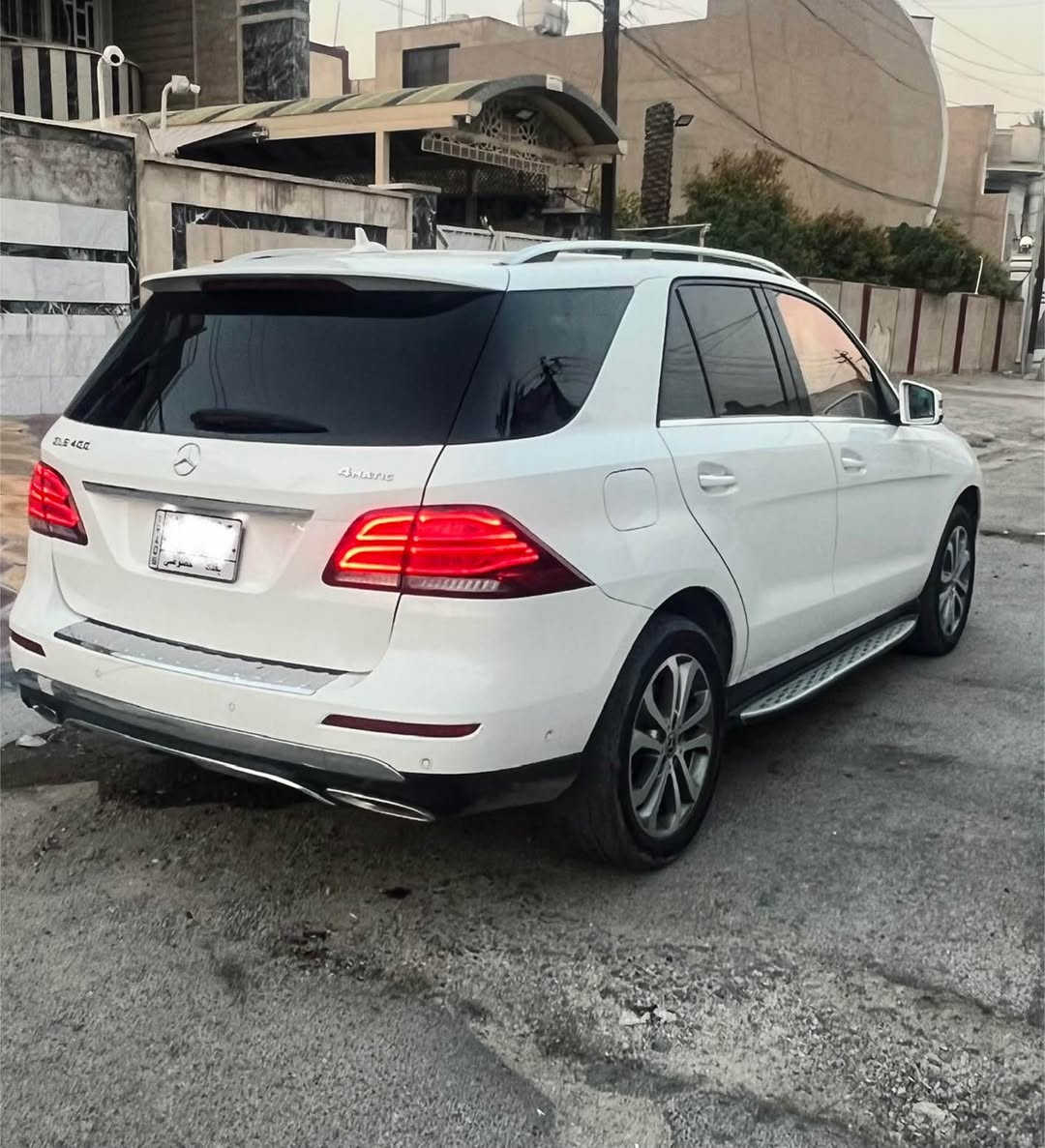 السلام عليكم للبيع
 مرسيدس GLE 400 موديل 2019 
رقم بغداد باسمي السياره بعدها زيرو ماشيه 14 
اني الي مستوردها بموديلها 
السياره داخله كلين بدون حادث 
او طلع بيها حادث مسبق بامريكا 
مرشوش الصفحه اليسره صبغ كلير 
مصلح بيها التورباين فقط 
السعر 285 وبيها مجال بسيط 
العنوان بغداد 
*********** بغداد, العراق
