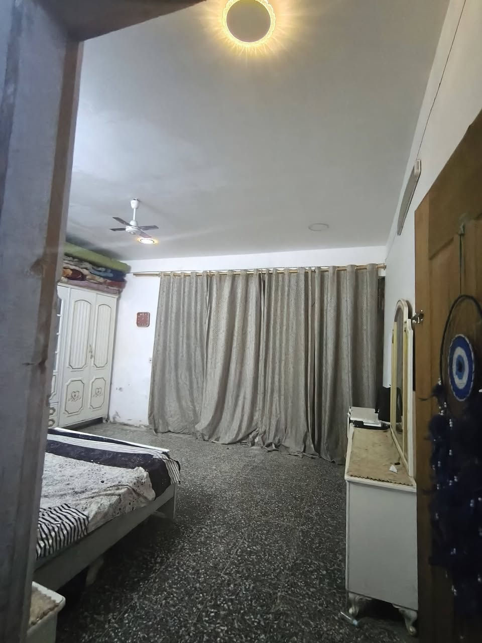 الدار للبيع مساحة 140 حي الرشاد شارع التانكي بناء حديث 
طابق واحد مكون من 
مطبخ استقبال صحيات خارجية وحمام داخلي وهول  وغرفة نوم 
على الشارع عرض 15 متر..السعر 62 وبي مجال بسيط ويرهم مراوس حسب بالسفير  
 للاستفسار الاتصال ***********
***********
