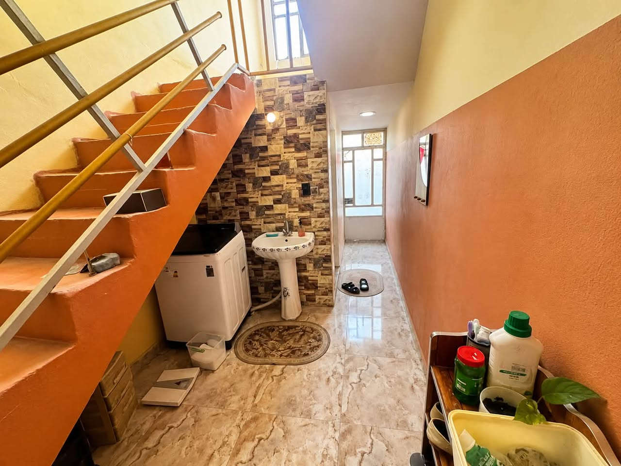 🏠 للبيع بيت طابقين سكني مميز – فرصة ممتازة للسكن والاستثمار
📍 الموقع: خلف مستشفى الإمام علي (ع) – خلف أسواق ماما اشتريلي.

🔹 البيت يتكون من طابقين

🔹 الطابق الأول: غرفة + صالة + مطبخ + حمام، مع أرضيات سيراميك.

🔹 الطابق الثاني: غرفة + صالة +،

🔹 البيت مرتب ومناسب للسكن العائلي.

🔹 موقع مميز وقريب من الخدمات والأسواق والمستشفى.

💰 السعر: يحدد عند التواصل والاستفسار.

📞 للاستفسار والتواصل:

***********

***********
