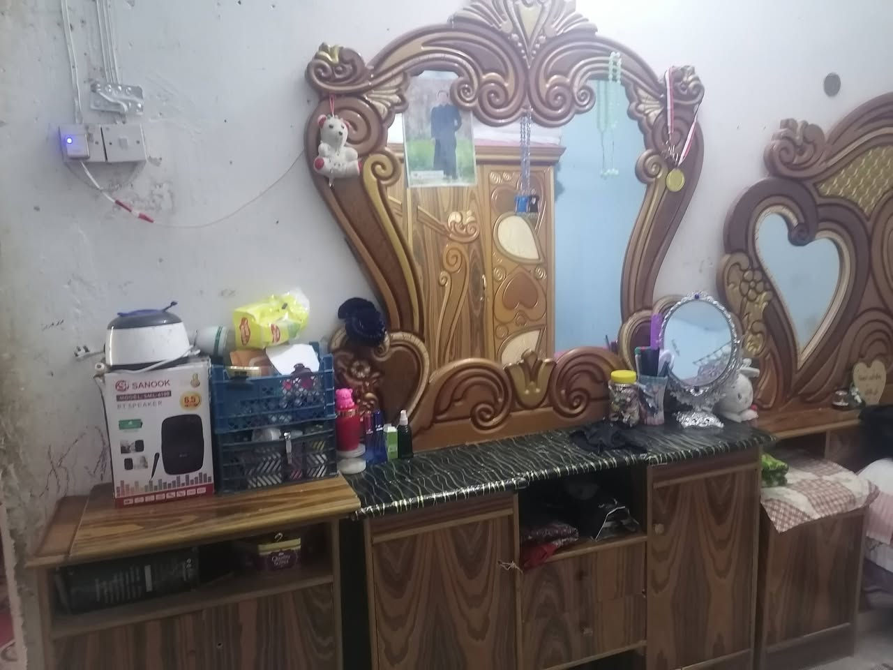 السلام عليكم يوجد غرفة اخشاب للبيع
للاستفسار ***********
