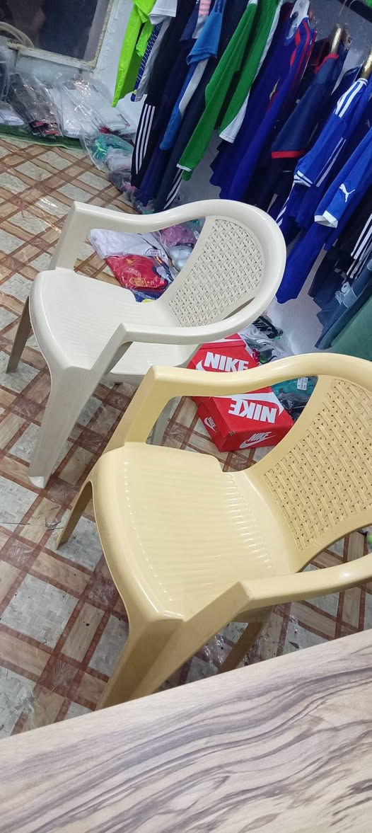 ميز مكتبي • مبردة كونفيره • كرسين