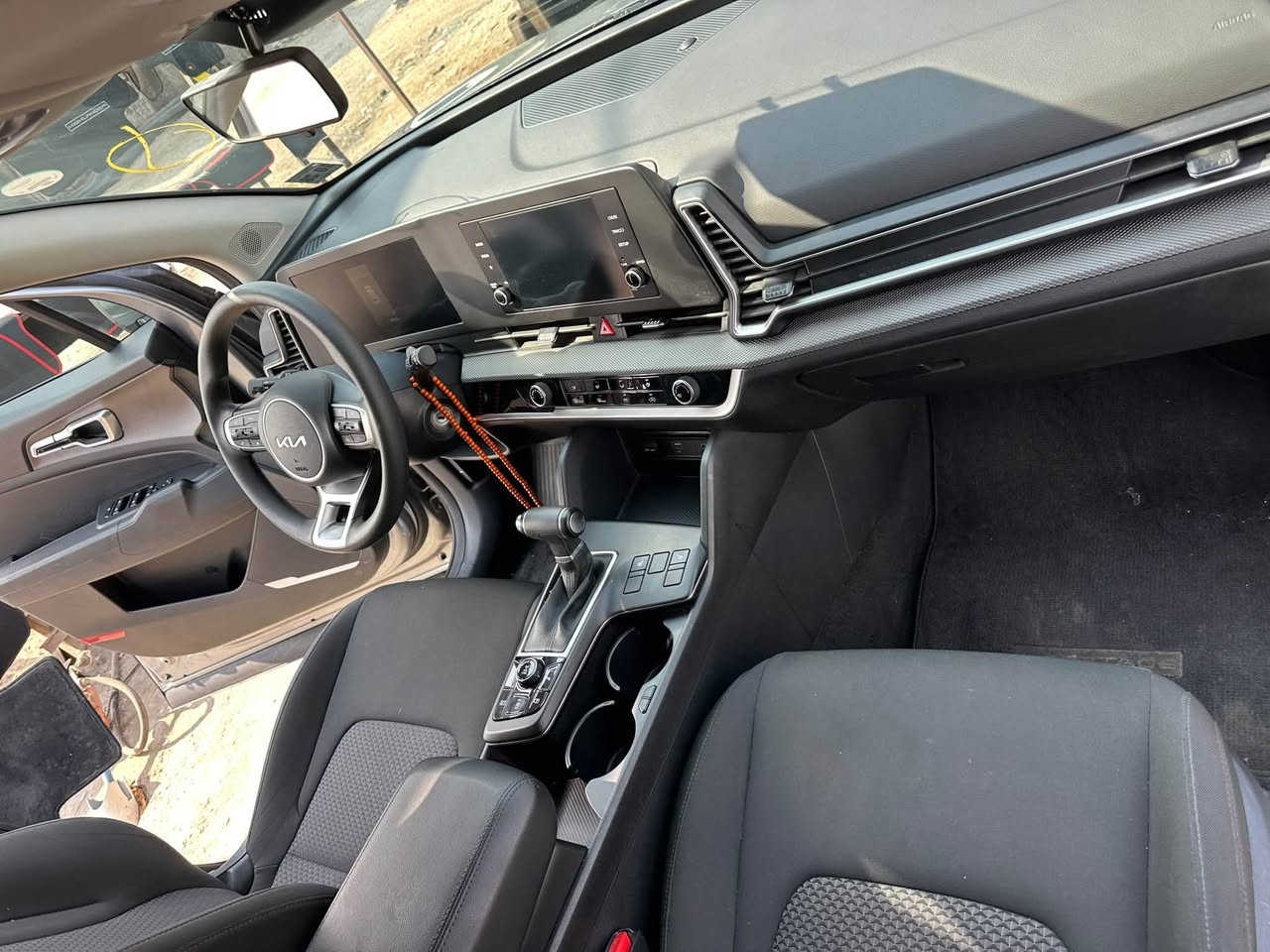 السلام عليكم 
كيا سبورتج موديل ٢٤ 
مواصفات LX
دخول جديد
السيارة ماشية ٢٧ الف 
حادثه بس الدعامية الخلفيه 
يعني تقريباً كلين بدون حادث 
السيارة كاملة 
تترقم اربيل 
مكان السيارة البياع 
السعر ١٩٤٠٠$
معا الرقم

نص مكتوب في الصور:
- 9:51 Back HD
- Back