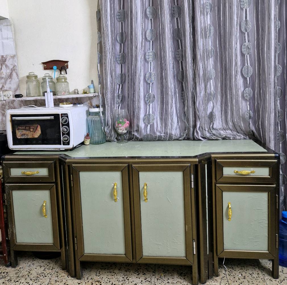 كاونتر تسكام باب اول ٣ قطع ب ٣٥٠
تخم ملكي ١٠ مقاعد زان ب ٣٠٠
عربانه صنع الماني مع كريكوت ب٥٠
تخم تركي ملون ٨ مقاعد يتحول سرير اسفنج نازل شويه ب١٠٠
المكان بغداد الامين الثانيه نواب الضباط 
تواصل *********** واتساب
