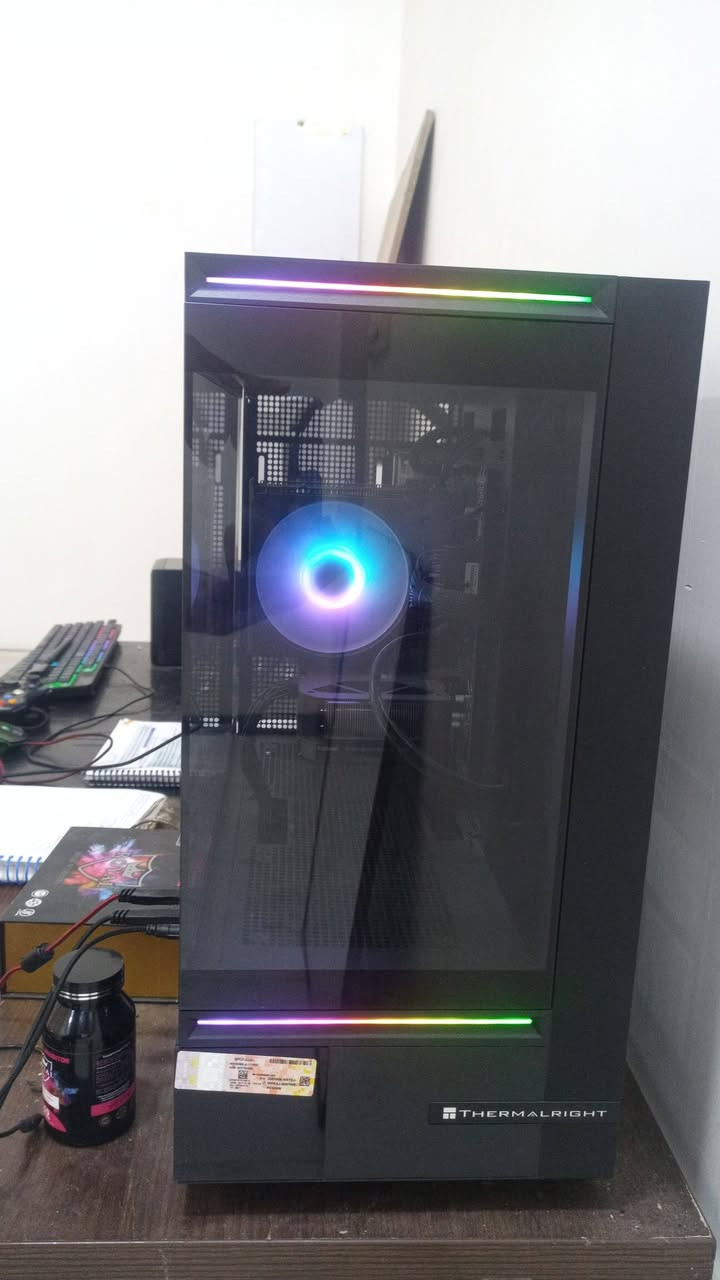 مواصفات تجميعة الألعاب asus بسعر بلاش مع شاشه 2k 165hz ويوبي اس
المعالج: Intel Core i5-14400F
​لوحة الأم: ASUS PRIME H610M-K ARGB D4
​كرت الشاشة: ASUS Dual RTX 5060 OC 8GB
​الرام: Corsair Vengeance LPX 16GB (1x16) 3200 CL16
​التخزين: LEXAR NM620 1TB NVMe M.2 SSD
​مزود الطاقة: Cooler Master ELITE NEX 700W White - Black
​مبرد المعالج: Cooler Master Hyper 212 3DHP ARGB
​الكيس: CASE M-ATX Thermalright TL-M10 VISION Black
​نظام التشغيل: Windows 11 Original License Key
​الشاشة: MON PC AOC 27" Q27G40E 180Hz - 2K IPS - 0.5ms - FLAT
​الملحقات الإضافية:
​كيبورد ريدراكون KUMARA K557 RGB
​ماوس ريدراكون M602 RGB
​سماعات ريدراكون HYLAS H260 RGB
​يو بي اس كاربون 1500VA
​مميزات العرض
​حالة الجديد (استعمال شهرين فقط)
​ضمان 10 أشهر من الشركة العالمية
​كاملة ومفحوصة جاهزة للاستخدام الفوري
​تجميعة متوازنة للألعاب القوية والبرامج الشاقة بدقة 2K مع إضاءة RGB جذابة ومكونات موثوقة من أشهر الماركات.
​السعر: 1600 قفل قفل
للمراسله واتساب
***********
ماعندي توصيل
