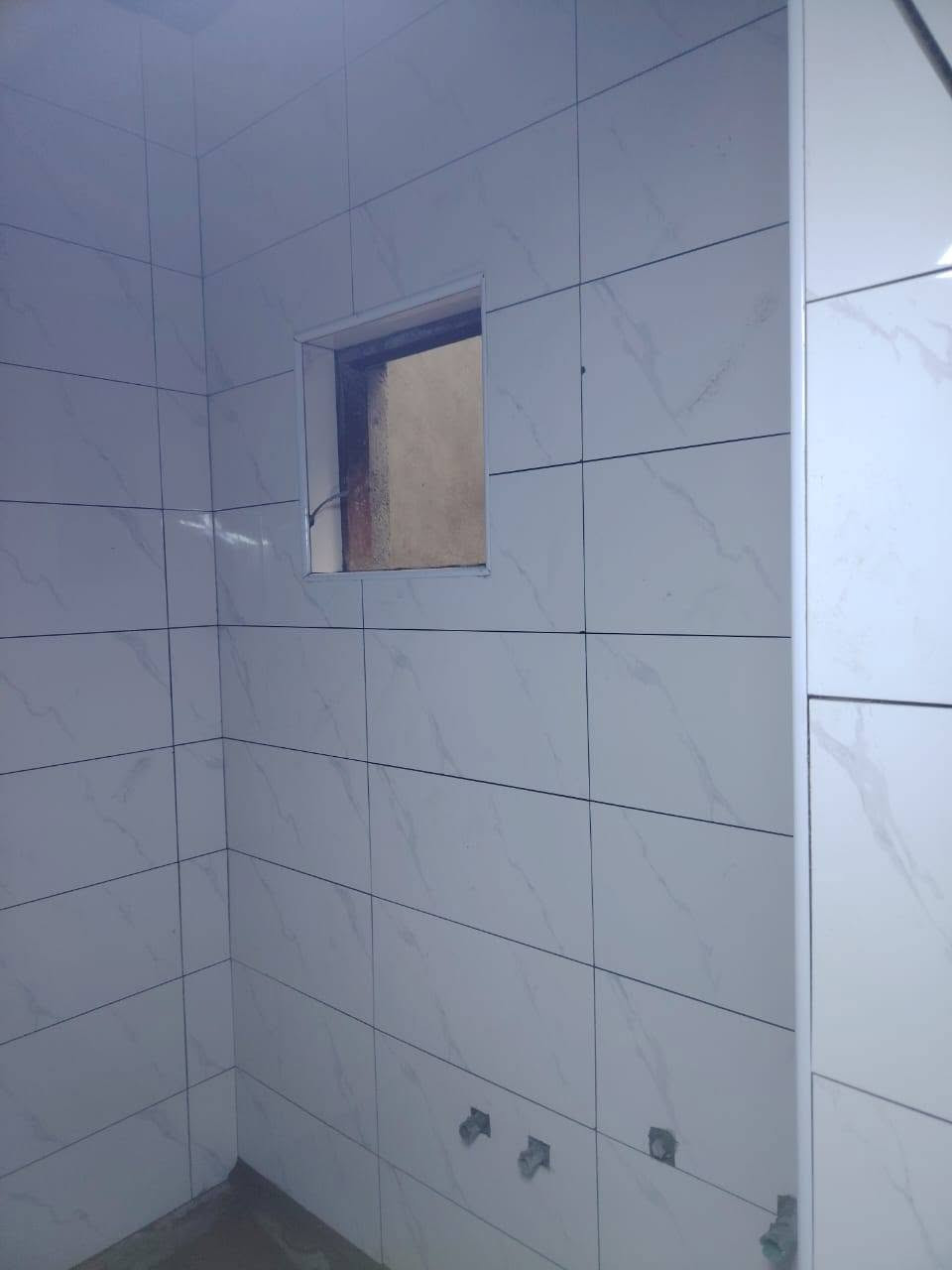 السلام عليكم خلفه لتركيب السيراميك و البورسلين والكاشى والمرمر والجدران والدرج  شغل درجة أولى والتزام بالموعد والعمل الرقم بيه واتساب ***********
