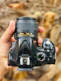 نيكون D5200 • عدسة 18-55 • مع اكسسوارات