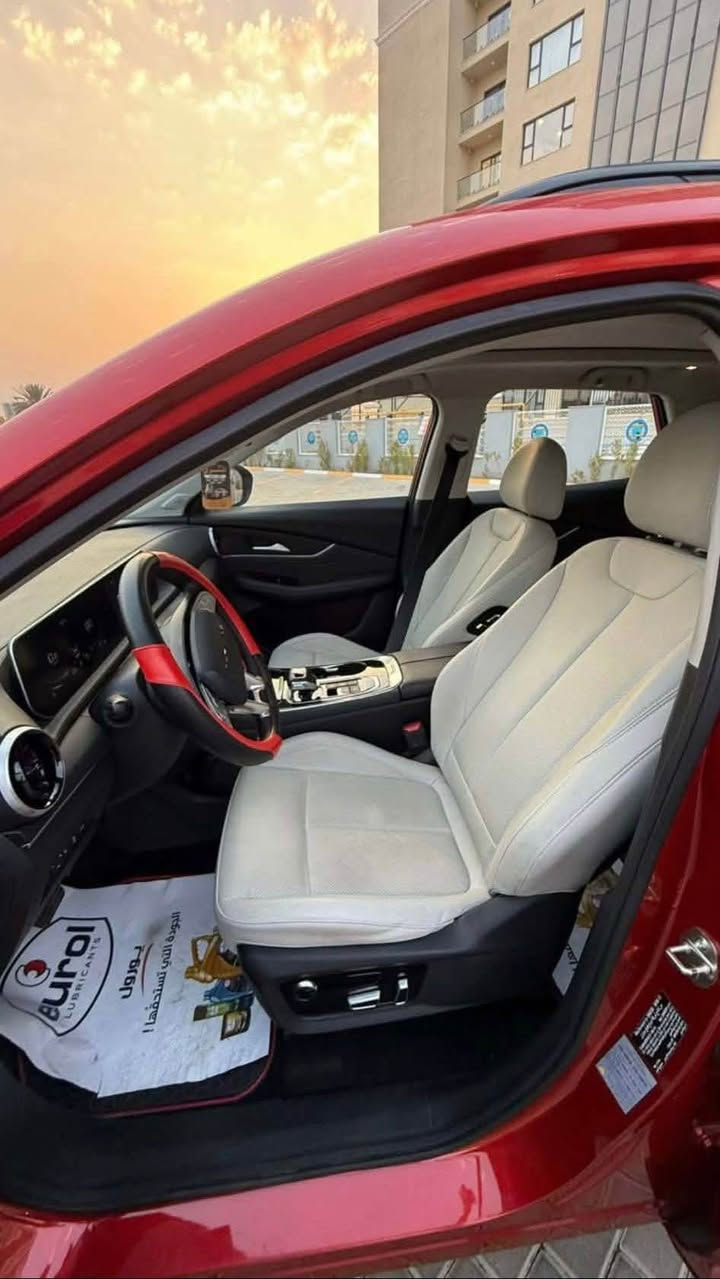 🚘 DONG FENG T5 EVO 🚘

للبيع أو المراوس | موديل 2023

✨ حالة شبه جديدة – مواصفات فول 1/1

🔹 اللون:احمر

🔹 العداد 40،000كم (قابل للزيادة)

🔹 الرقم: جديد – هزة جديدة

⚙️ المواصفات الفنية

▪️ محرك 1.5 Turbo

▪️ القوة 195 حصان

▪️ العزم 285 نيوتن.م

▪️ ناقل حركة DCT7 دبل كلج

▪️ دفع أمامي

▪️ استهلاك الوقود 6.1 لتر / 100 كم

▪️ السرعة القصوى 240 كم/س

▪️ سعة الخزان 55 لتر

🛋️ الراحة والتقنيات

▪️ كراسي كهرباء (السائق 8 حركات + تدفئة / المرافق 4 حركات + تدفئة)

▪️ شاشة وسطية 10.25 + عدادات رقمية 10.25

▪️ 6 سماعات

▪️ بصمة تشغيل + دخول ذكي

▪️ إضاءة داخلية متعددة الألوان

▪️ 3 أنظمة قيادة (Eco / Sport / Normal)

▪️ مكيف أمامي + موزع خلفي + ثلاجة داخلية

🛡️ الأمان والمساعدة

▪️ Auto Hold + بريك اصطفاف كهربائي

▪️ حساسات أمامية وخلفية▪️

▪️ صندوق كهربائي

▪️ إشارات بالمرايا

▪️ بانوراما + كشافات زينون💰

سياره جديدة بمعنى الكلمة استخدام شخصي بأسمي شرط التحويل 

السياره كفاله عامة من صبغ وتبديل وبارد 

*********** العنوان الانبار الفلوجة الفلوجة, الأنبار
