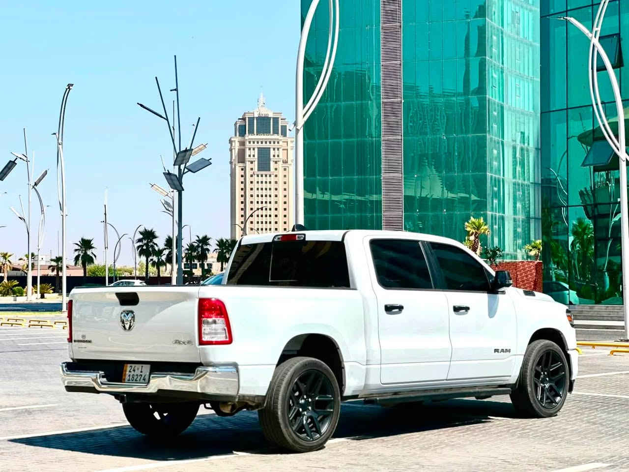 ٢٠٢٣ محدث ٢٠٢٥
✅ محرك 3.6L V6 eTorque
✅ قير أوتوماتيك 8 سرعات
✅ دبل (4×4)
✅ بودي قصير – باب كبير (Crew Cab)
✅ بصمة تشغيل
✅ تشغيل عن بُعد
✅ شاشة لمس 8.4 إنش
✅ Apple CarPlay & Android Auto
✅ كاميرا خلفية
✅ مثبت سرعة
✅ حساسات خلفية
✅ جنوط ألمنيوم
✅ تحكم من المقود
✅ زجاج ومرايا كهربائية

حالة السيارة:
🔹 بدون إيرباكات
🔹 حافة بونيد صبغ
🔹 جاملغ صبغ 
🔹 باب صبغ
الواتس اب : ***********
💰 السعر: 275$ ورقة وبيه مجال للمشتري.
مرقم شرط تحويل وكالة يوم واحد
