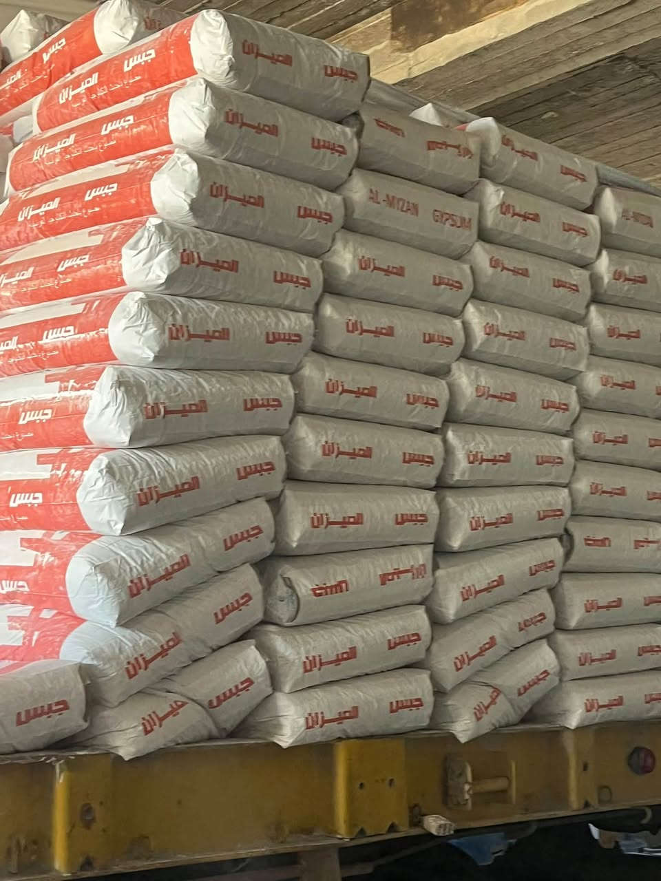 ***********

نص مكتوب في الصور:
- زميج
- سكلة عبد العزيز
- يتوفر لدينا كافة مواد البناء
- وبأسعار مناسبة جداً
- العنوان : خانقين
- خلف كراج بغداد
- هاتف ***********