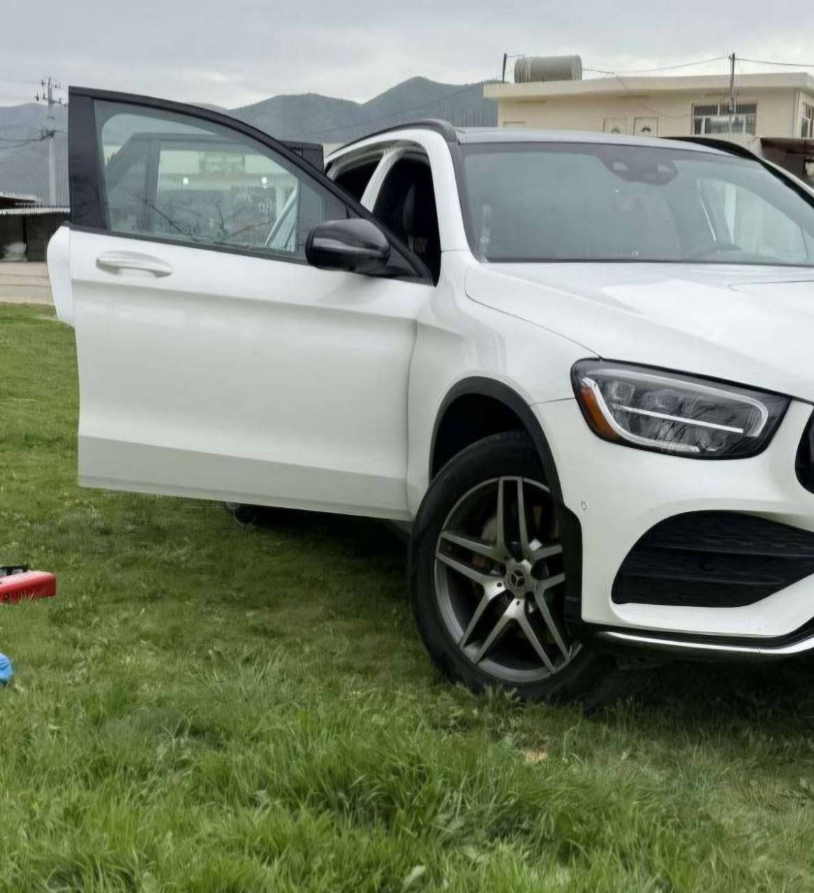 للبيع مارسدس AMG‏‎‏GLC300
سنة الصنع : 2020
‏‎‏‎المسافة المقطوعة: 70 الف كيلو 
فول الاخير AMG
‏‎‏
السعر : 265 ورقة
 صفر مسج

مكفولة كفالة عامه بدون اي  فقط تحكيل 
صندوك كهرباء 
كامرات 360 
رادار جانبي 
حساسات امامي خلفي 

فول مواصفات بانوراما وكشنات كهرباء و تدفئة و تبريد سستم صوت و دواخل اوف وايت انضمة قيادة و بدي AMG ومواصفات هواية متنذكر السيارة جديدة بشكل
 بدون اي ملاحظة او نقص
____________
‏‎‏‎‏‎🌎 العنوان : بغداد مجمع السلام 

‏‎‏‎‏‎📱 للاستفسار يسعدنا تواصلكم معنا على الأرقام التالي
‏‎‏‎‏‎📱***********,***********
