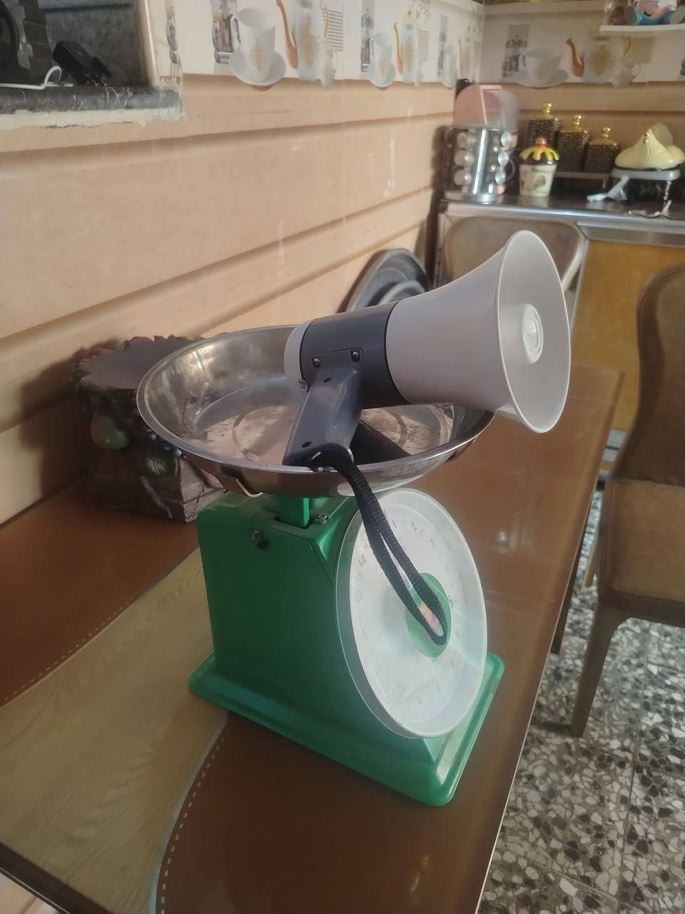 سلام عليكم ميزان 15كيلو جديد كلش وسماعه جديده البيع سعرهن ثنينهن 40 رقم ***********
