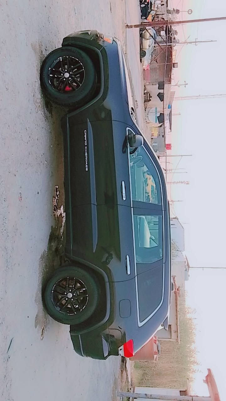 جيب شروكي موديل 15كير مكينه جديد حداديه مكفول تخم تاير جديد بيه قطعتين صبغ جاملغ وبنيد بدون داخل ونص باب جوه التريشه بيع او مراوس بجيب بأحدث  وطي فرق السعر 165 وبيه مجال حك الجيه الشراي يتصل مكاني كربلاء طويريج ***********
