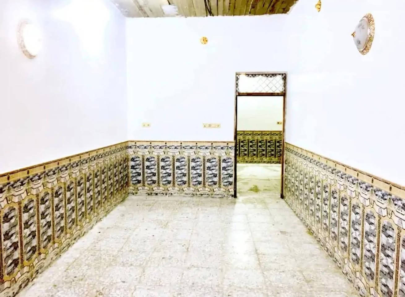 مكتب ولايه علي
بيت للبيع المساحه 120 متر طابو زراعي سند 25 اقرار محكمة مشمول بالتطويب

الأساس والسقف صب كونكريت مسلح بنيان طابوك 

يتكون من غرفة نوم وصاله واستقبال ومطبخ وصحيات داخليه وخارجيه وطارمه ومكشوفه 

العنوان البراكيه شارع المطار القديم قرب صيدليه صفا عبد الرضا 

السعر المطلوب 33 مليون وبي مجال 

للاستفسار اتصال أو واتس اب 
*********** أبو علي العبدلي

*********** علي العبدلي
