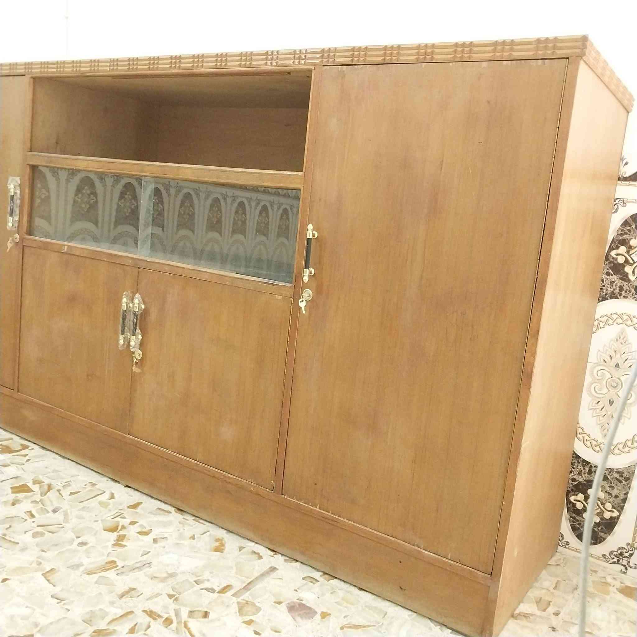 السلام عليكم
بوفية (نضيدة) للبيع 
ب١٠٠ وبيهه مجال
***********
