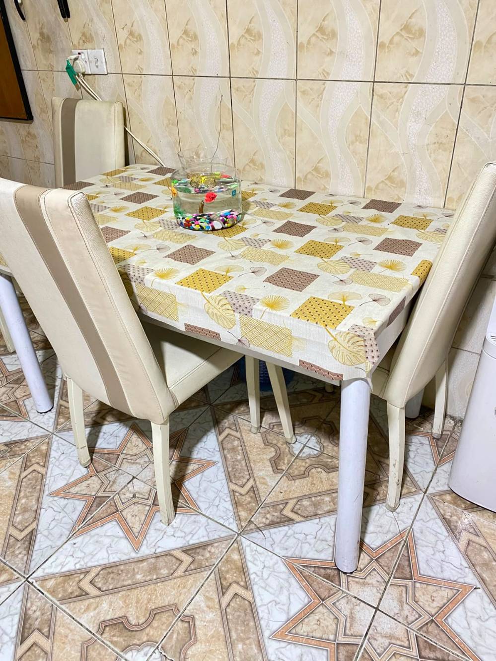 ميز طعام • ٣ كراسي • الدورة بغداد