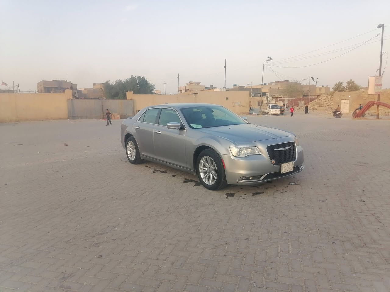 السلام عليكم شباب اوباما موديل 16 اصل وارد كندي كفاله عامه سياره جاهزه وجديده تخم تاير السياره كلين وين ما يعجبك ساعتها سونار بكان بغداد مدينه الصدر*********** السعر 195 وبيها مجال شيء بسيط
