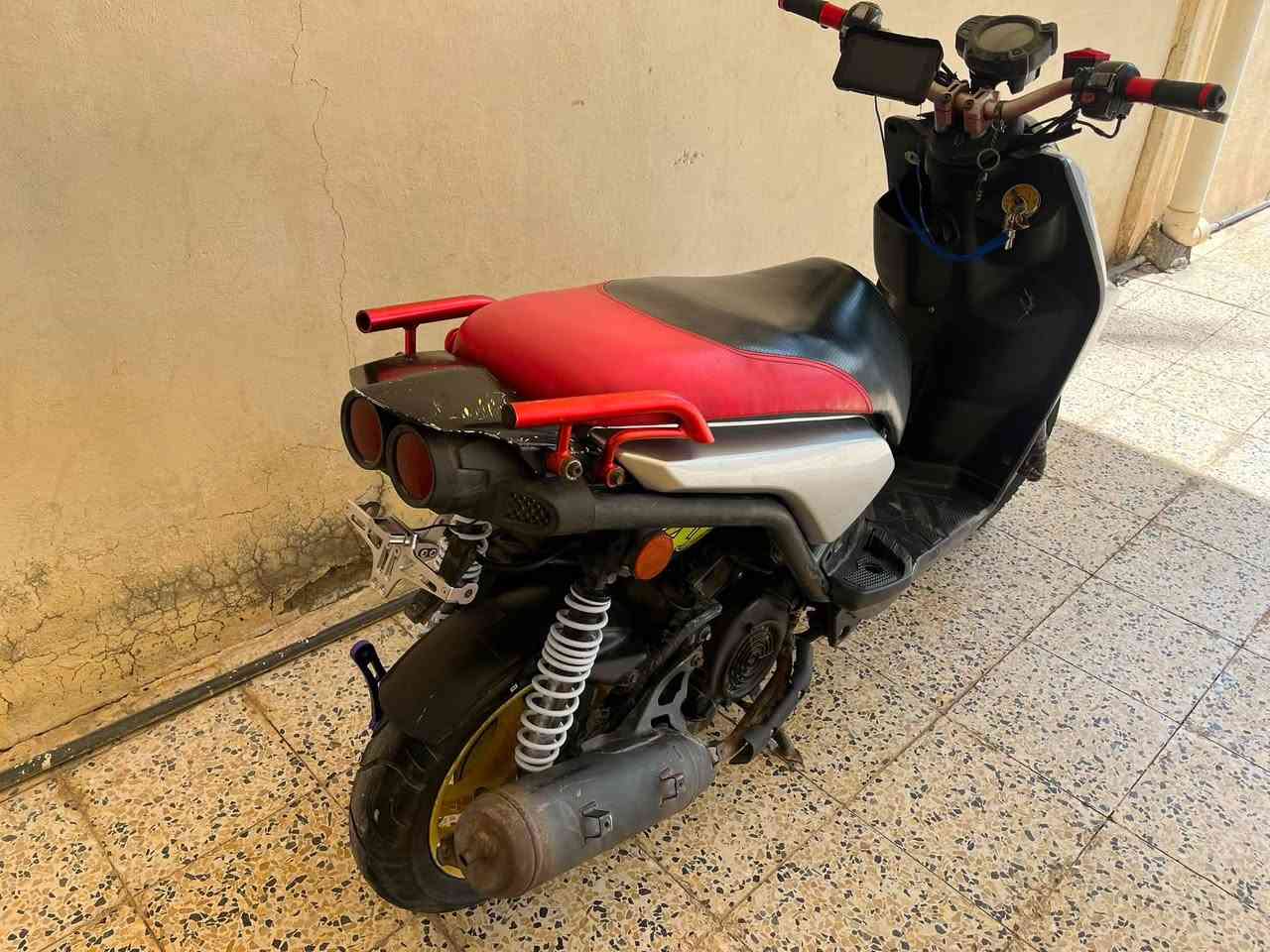 سكنس جبلي دراجه مكفولة
كاملة ماناقصها شي
 شلعة ومعدل كهربائيات كلة شغال
السعر 950 وبيها مجال حك الجية
ديالى ***********
