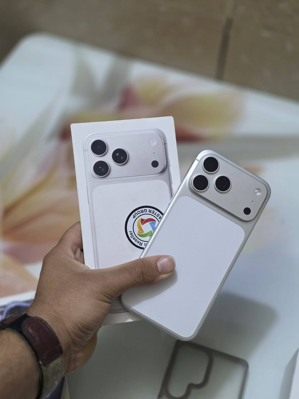 آيفون ١٧ برو ماكس • ٢٥٦ • بطارية ١٠٠٪