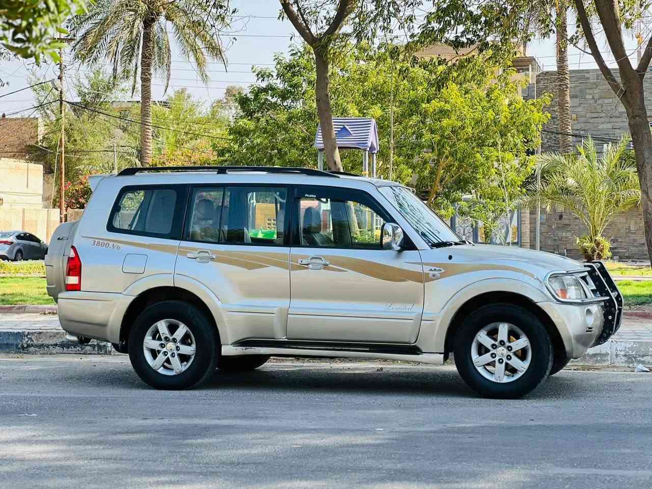 باجيرو 2006 خليجي السعر 78 قابل للتفاوض للاستفسار  ***********   مكفوله كفاله عامه ضربه وصبغ وتبديل شرط السونار  مواصفات فول فتحه سقف داخل جلد كامره خلفيه تحكم كشنات مريء شفط 7راكب 3قطع تبريد ثلج ❄ فورويل محرك 6V المرغوب محرك وكير كفاله تخم تاير حداديه السياره بلاديه جاهزه من اي نقص رقم بغداد سنويه لل28 تحويل مباشر مكاني كربلاء المقدسة
