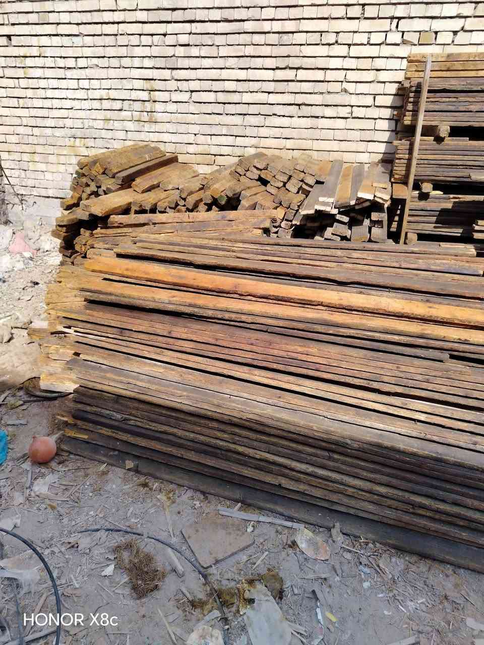 قالب خشب للبيع روسي تارس مساحه 300 متر العدد 15 مكب العنوان بابل ***********

