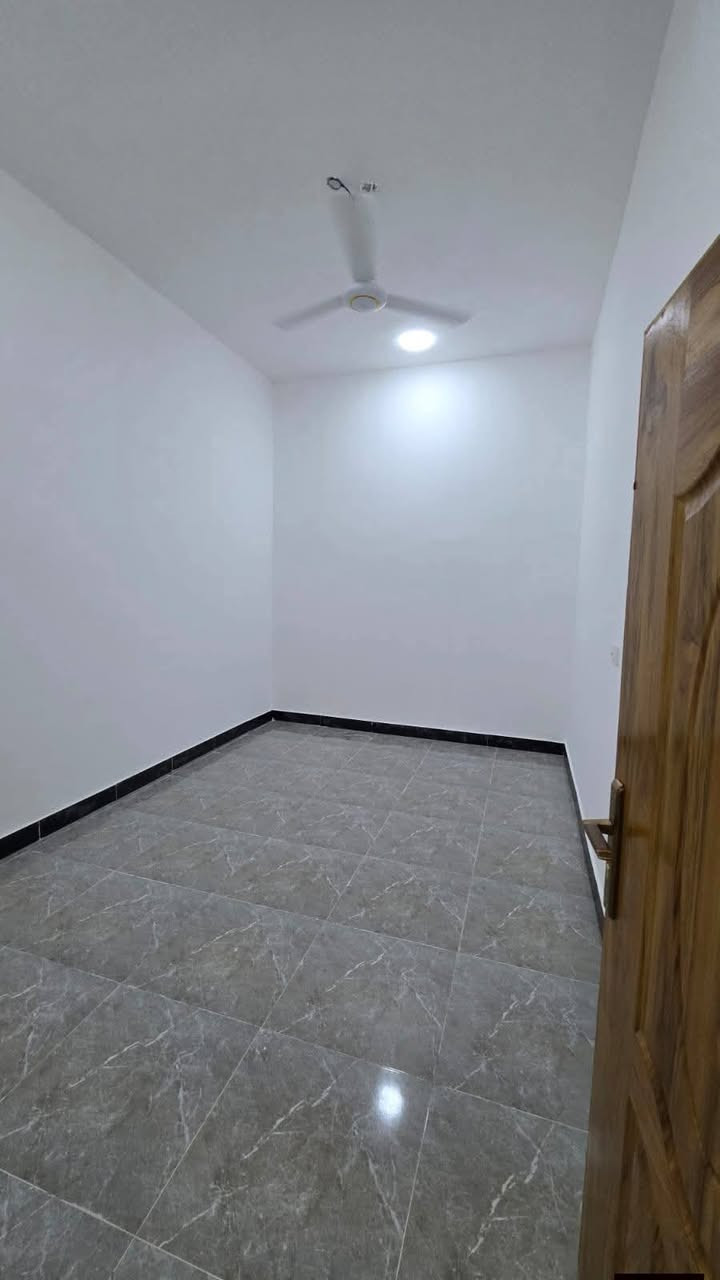 أسعد ألله أوقاتكم بكل خير احبتي 
ثلاث دور سكن للبيع ماشاءالله
جمال وترتيب ودقه بلعمل ✨

مساحة 100 م
على شارع 8 متر ثاني بيت عن تبليط

العنوان بصره طريق الصحراء وشارع المحكمه الجديده

محتويات البيت
دوانيه
صاله + مطبخ واسع
غرف منام عدد 2
 مناور + صحيات خارجي داخلي

نوع العقار طابو ملك صرف زراعي عراقي سند 25

كل هاذ جمال وترتيب بسعر 60 مليون وبي مجال

للتواصل ***********
