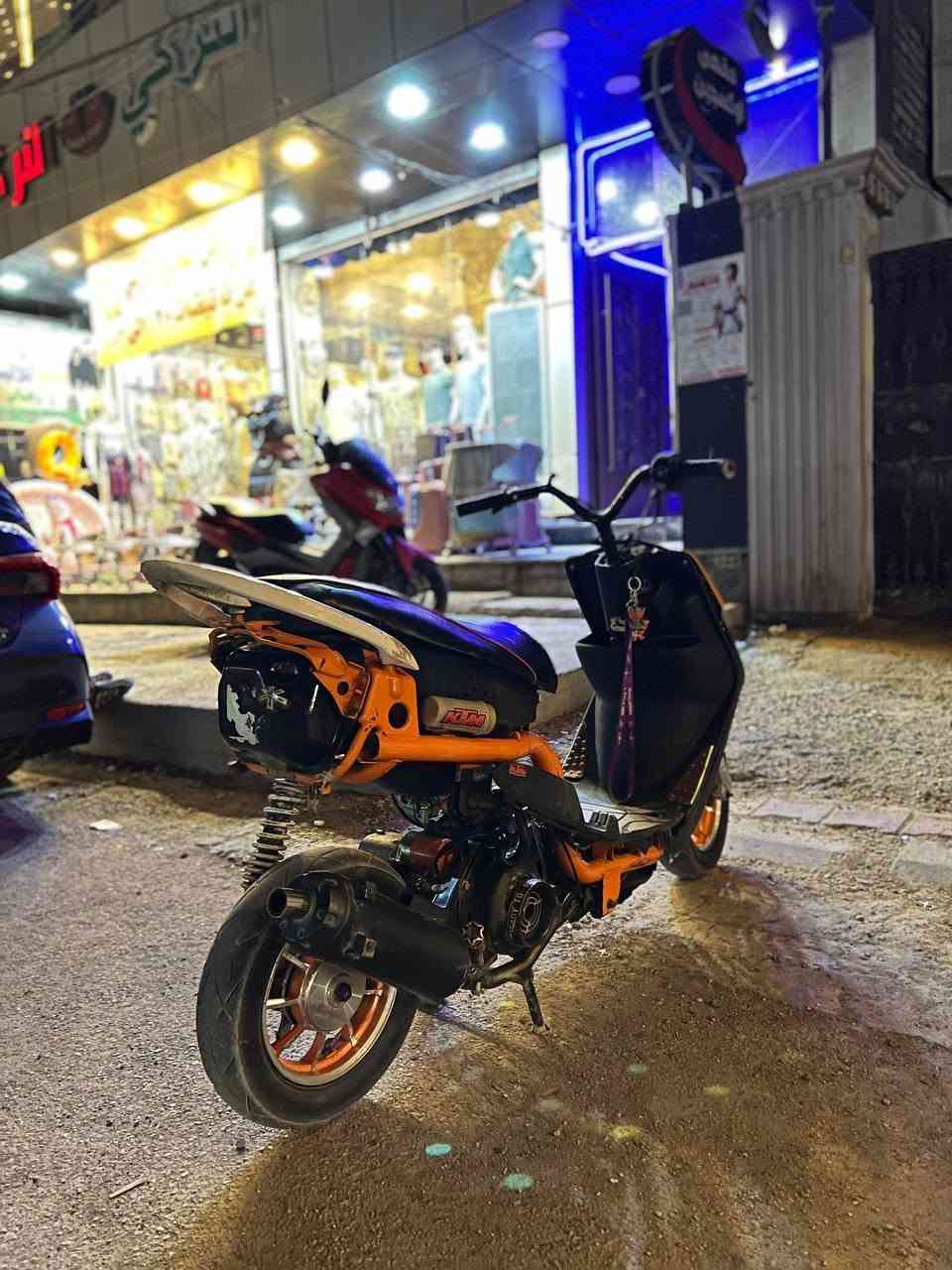 السلام عليكم 
ماكس عدله مال لعب للبيع 
دراجه عليه تزويد 
ويالا رياضي
دبلات أمامية رياضي 
صالنصه FM 
كلجات رياضي
مكينه 55 مزوده 
دراجه بيه شلعه معدل تشك الكاع
دراجه نصبته حلو 
سعره 425بيه مجال للطيبين 
رقم موبايل ***********
مكاني الدوره
