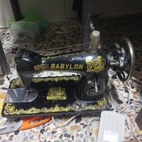 مكينه خياطه فراشه للبيع السعر 40وبيه مجال شغاله يجي ويايه ابر وبكرات و...